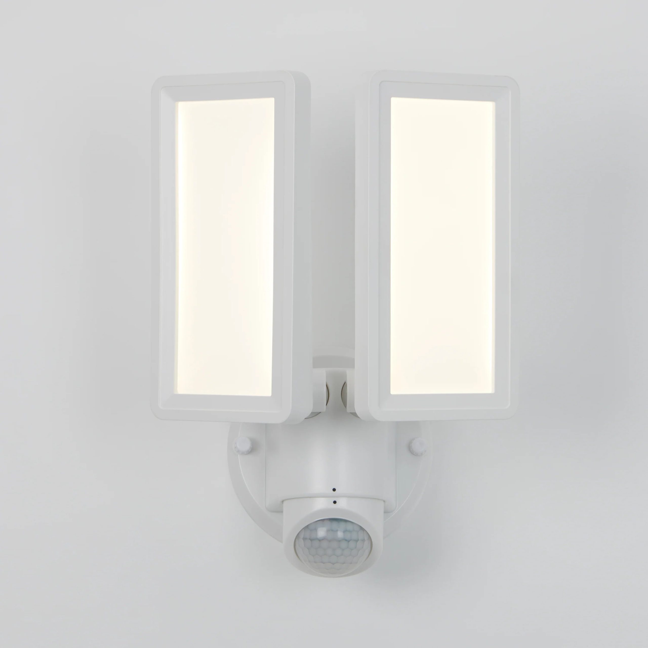 Artika Sentinel outdoor Flat Panel Security light - Image 3