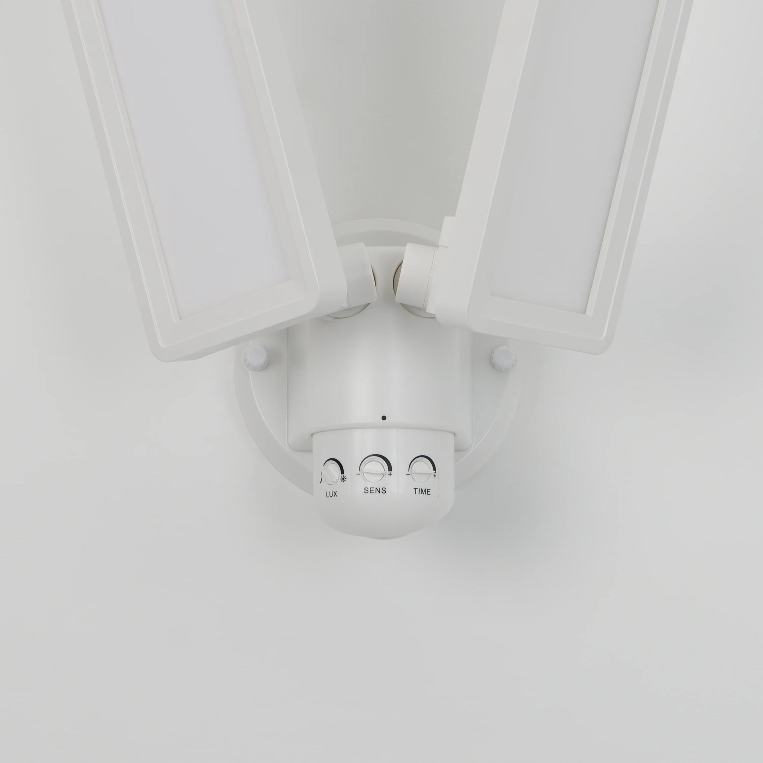 Artika Sentinel outdoor Flat Panel Security light - Image 4