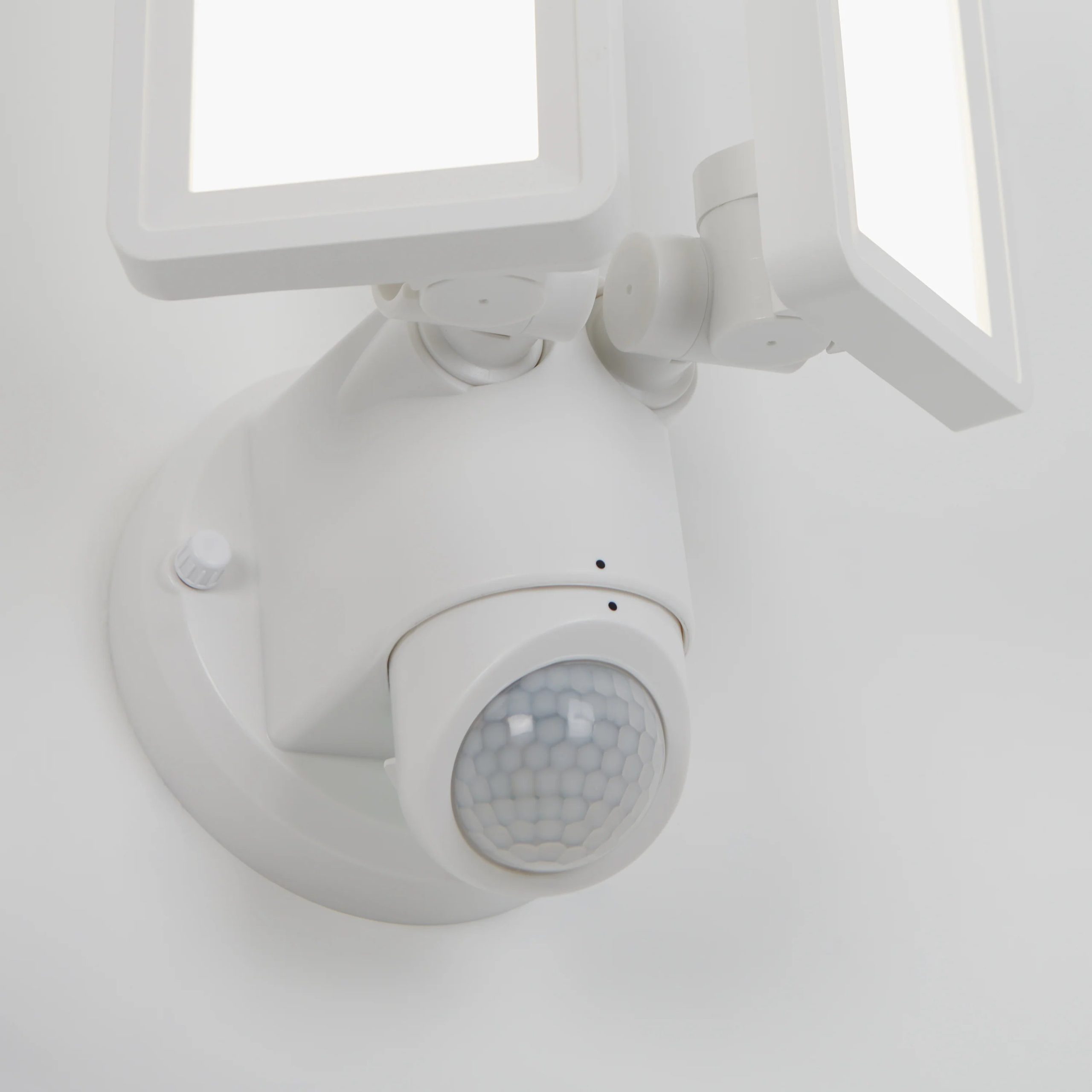 Artika Sentinel outdoor Flat Panel Security light - Image 6