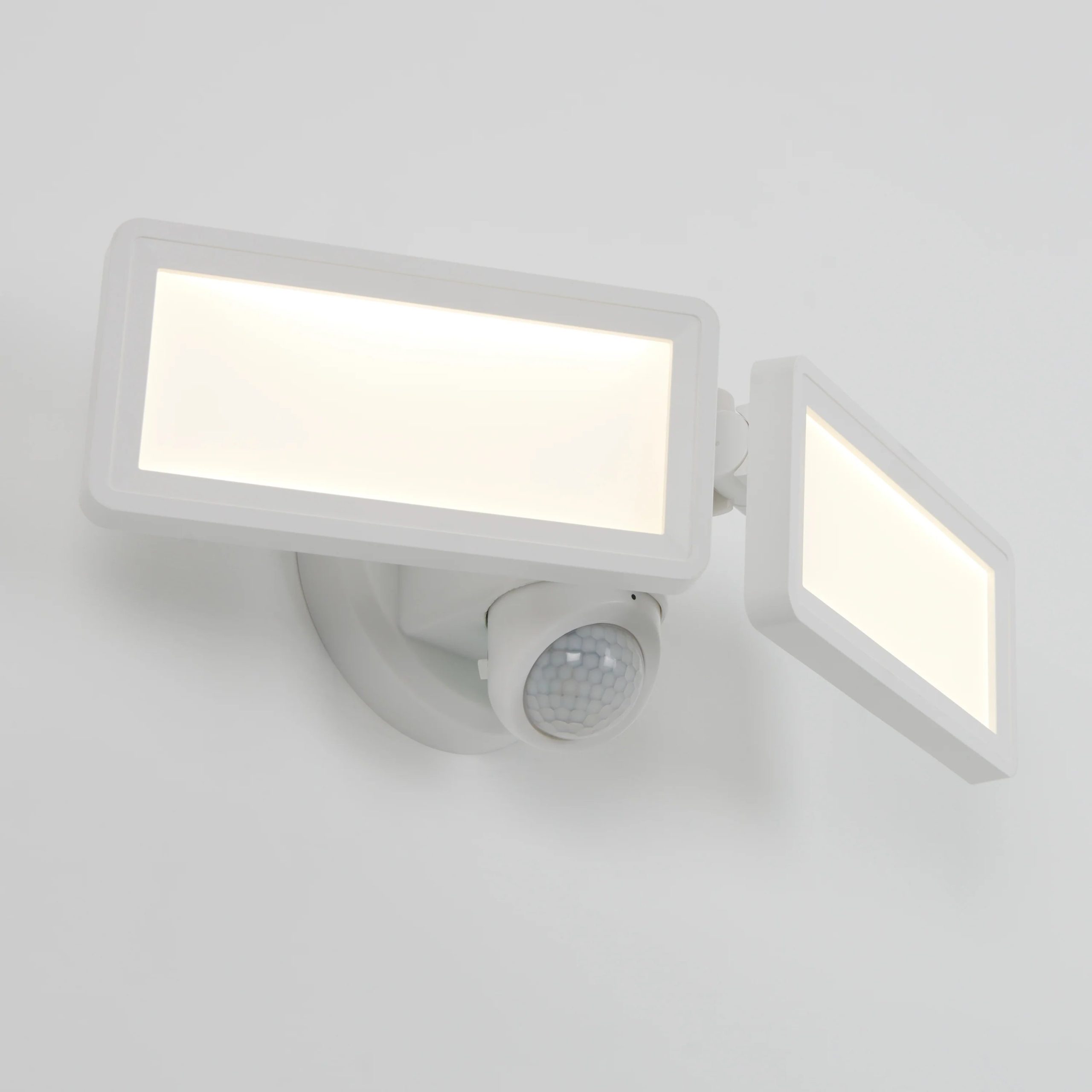 Artika Sentinel outdoor Flat Panel Security light - Image 2