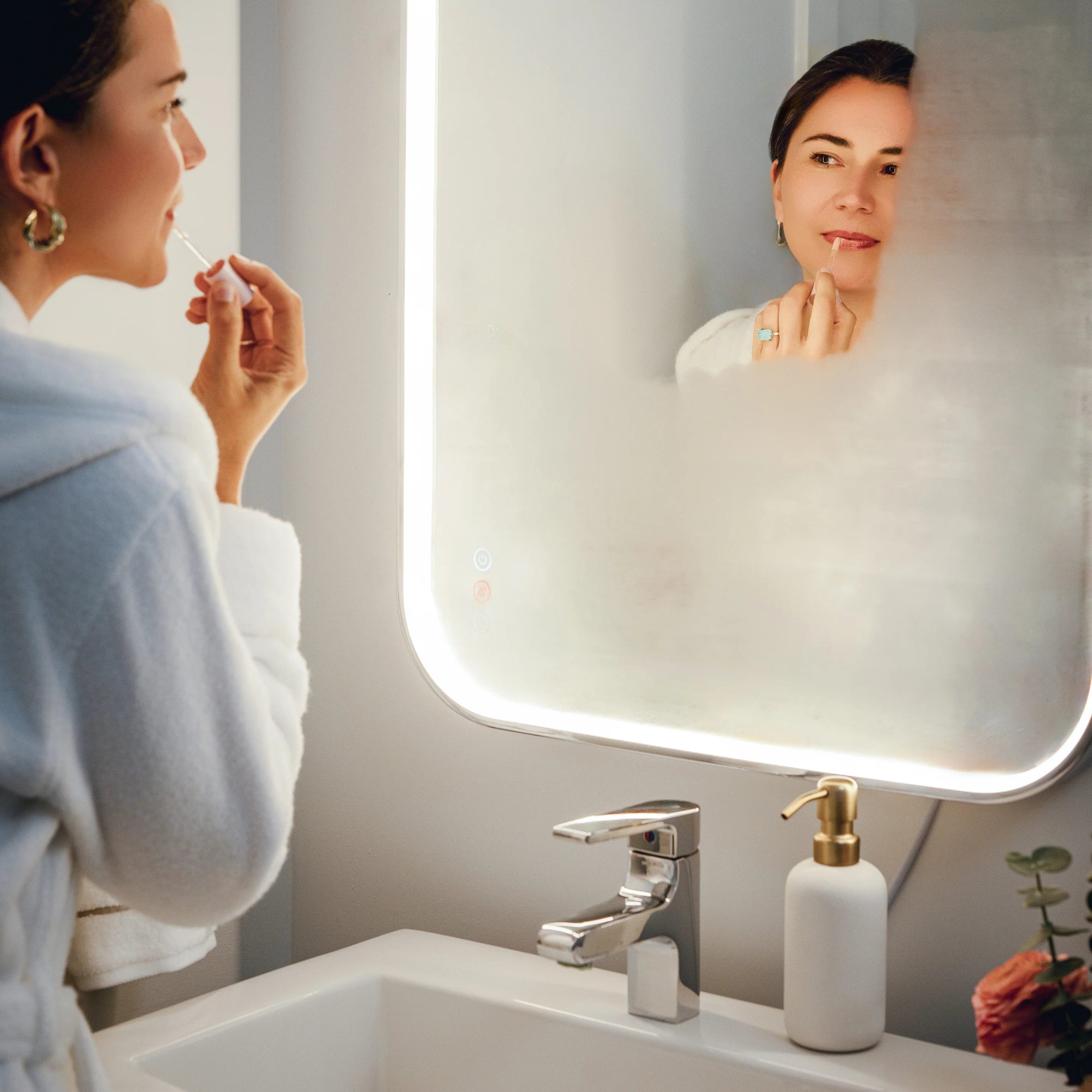 Artika Royce 24 in. x 32 in. (61 x 81 cm) Dimmable Anti-Fog LED Mirror - Image 59